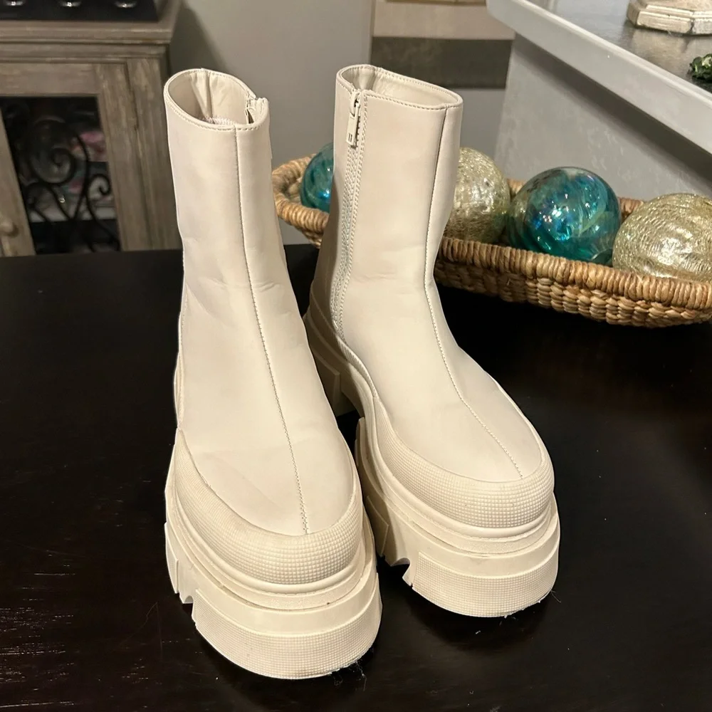 Bershka Platform Chunky Sock Boots Cream / Beige Size 6 - Picture 3 of 10